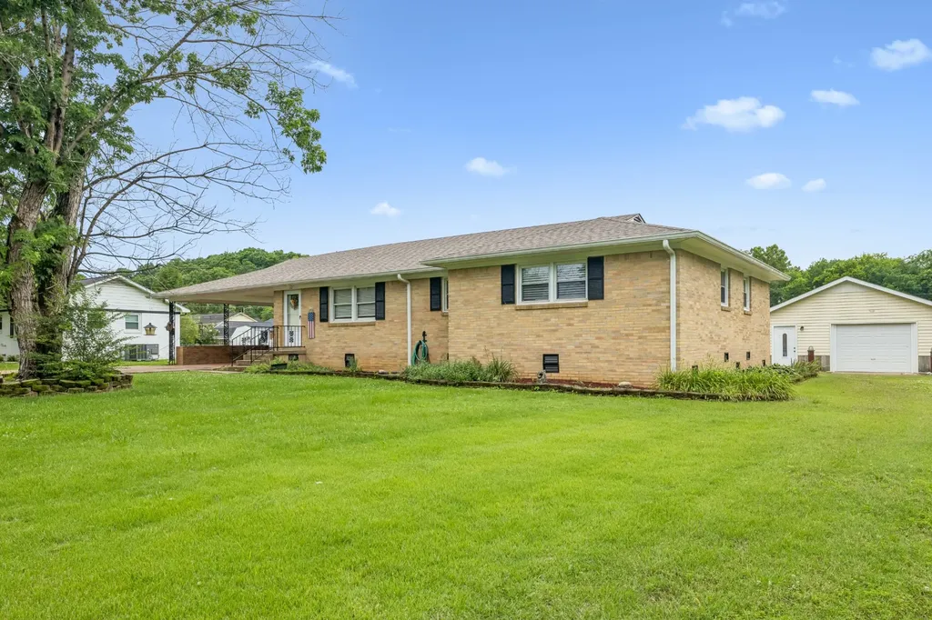 112 Sherwood Drive Waverly TN 37185