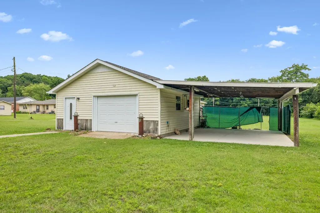 112 Sherwood Drive Waverly TN 37185