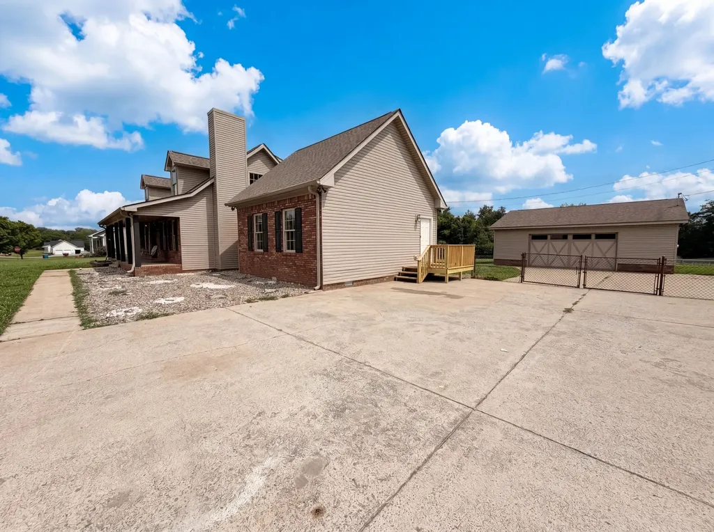 4523 Atkins Road Cedar Hill TN 37032