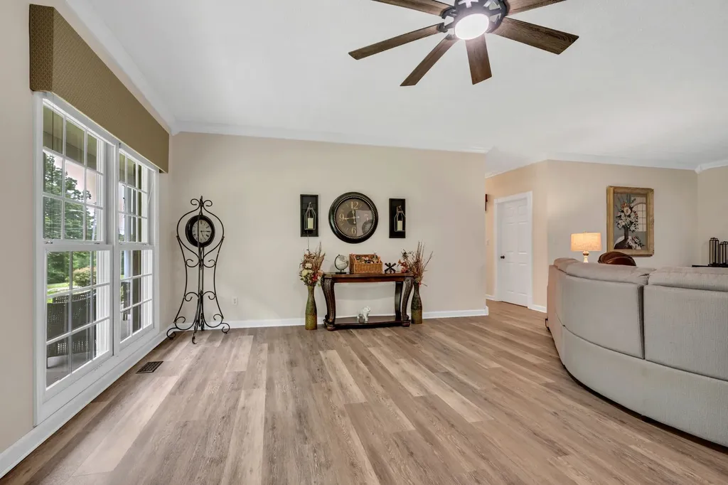 398 N Hummingbird Lane Dickson TN 37055