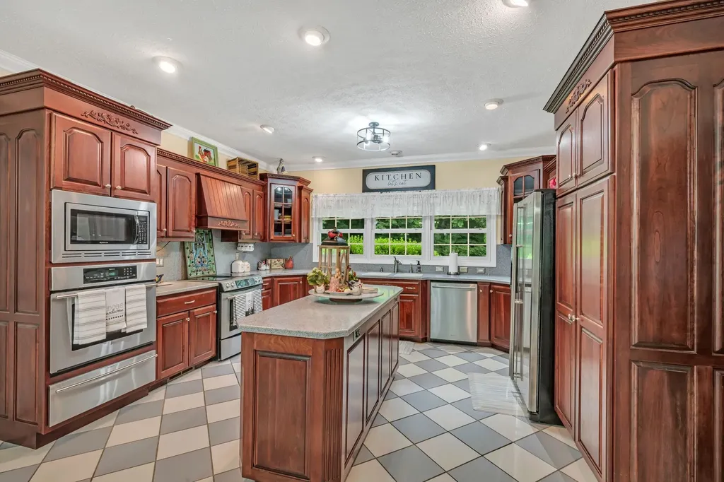 398 N Hummingbird Lane Dickson TN 37055