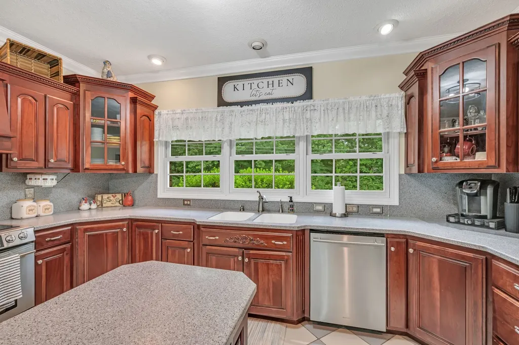 398 N Hummingbird Lane Dickson TN 37055