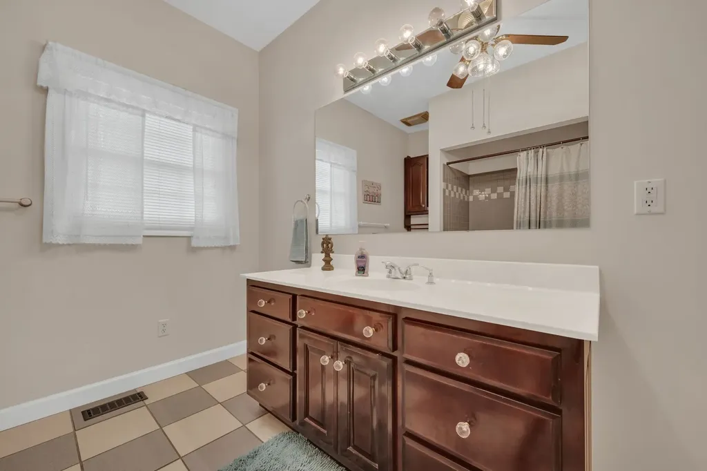 398 N Hummingbird Lane Dickson TN 37055