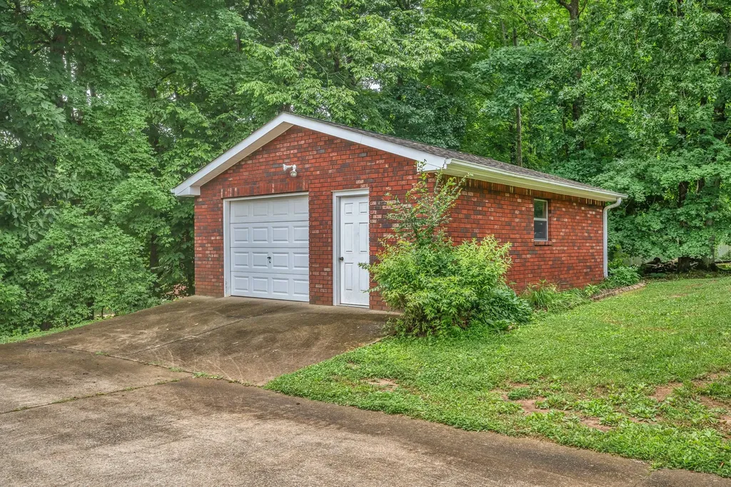 398 N Hummingbird Lane Dickson TN 37055