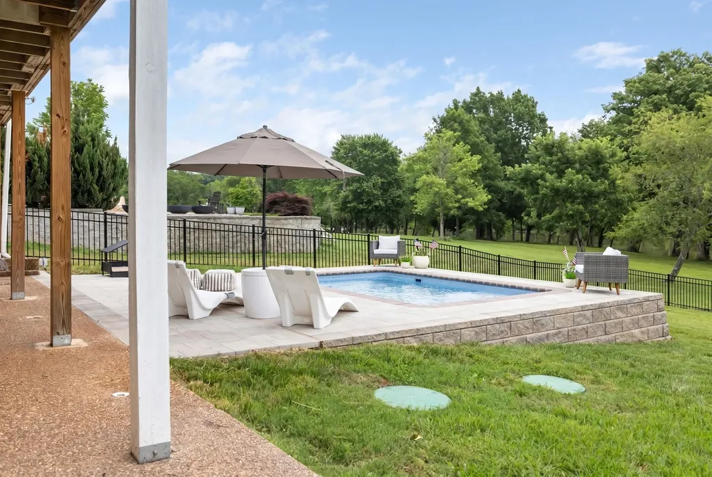 1915 Pointe Barton Drive Lebanon TN 37087
