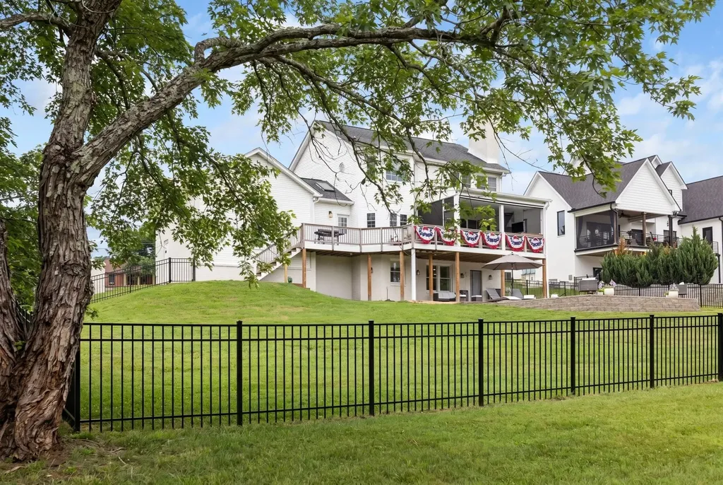 1915 Pointe Barton Drive Lebanon TN 37087