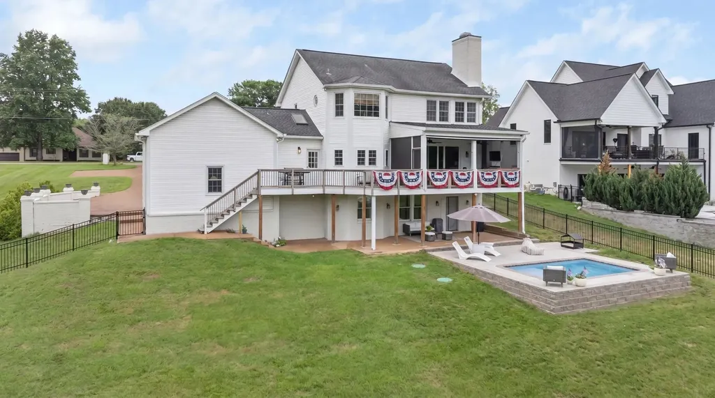 1915 Pointe Barton Drive Lebanon TN 37087