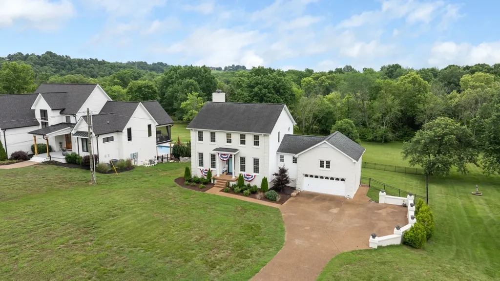 1915 Pointe Barton Drive Lebanon TN 37087
