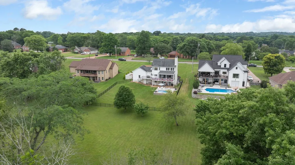 1915 Pointe Barton Drive Lebanon TN 37087