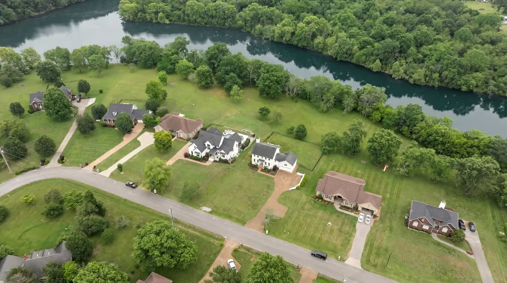 1915 Pointe Barton Drive Lebanon TN 37087