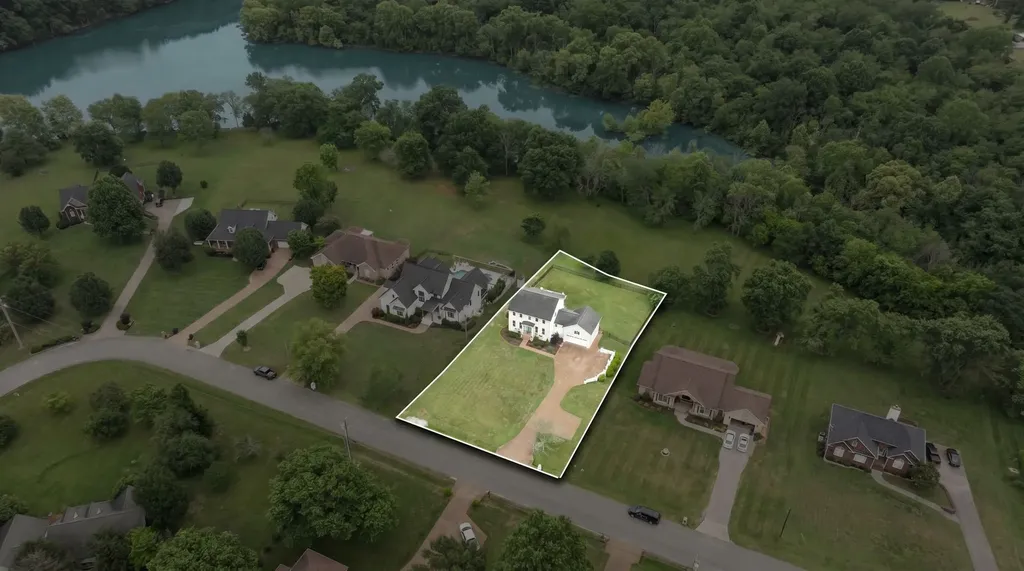 1915 Pointe Barton Drive Lebanon TN 37087