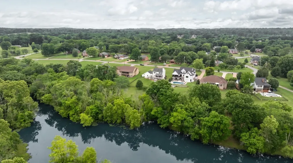 1915 Pointe Barton Drive Lebanon TN 37087