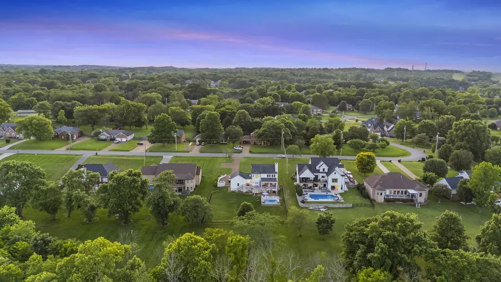 1915 Pointe Barton Drive Lebanon TN 37087