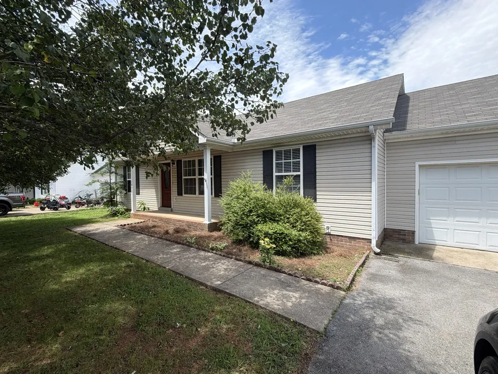 1976 Bishop Avenue Murfreesboro TN 37127