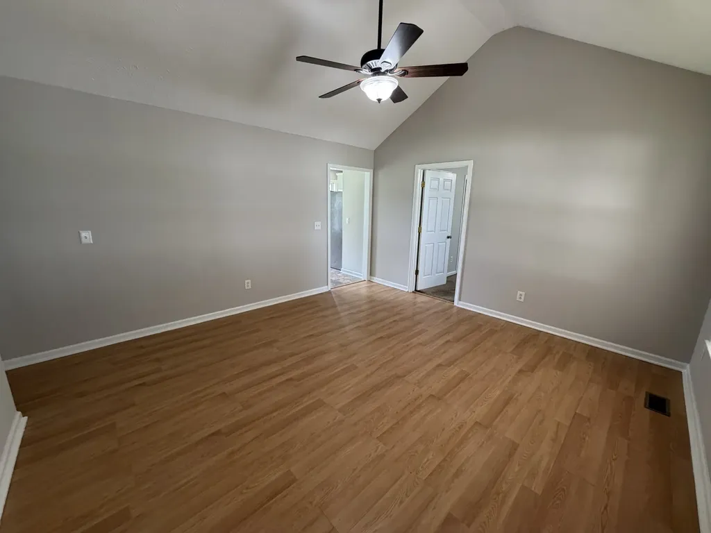 1976 Bishop Avenue Murfreesboro TN 37127