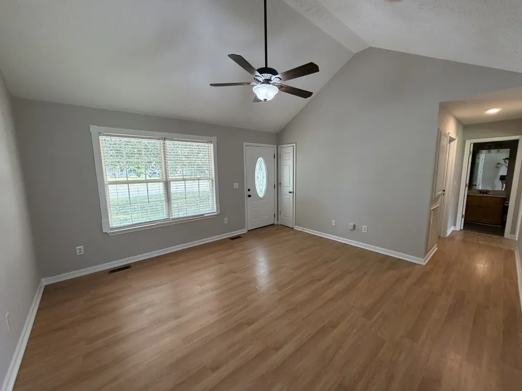 1976 Bishop Avenue Murfreesboro TN 37127