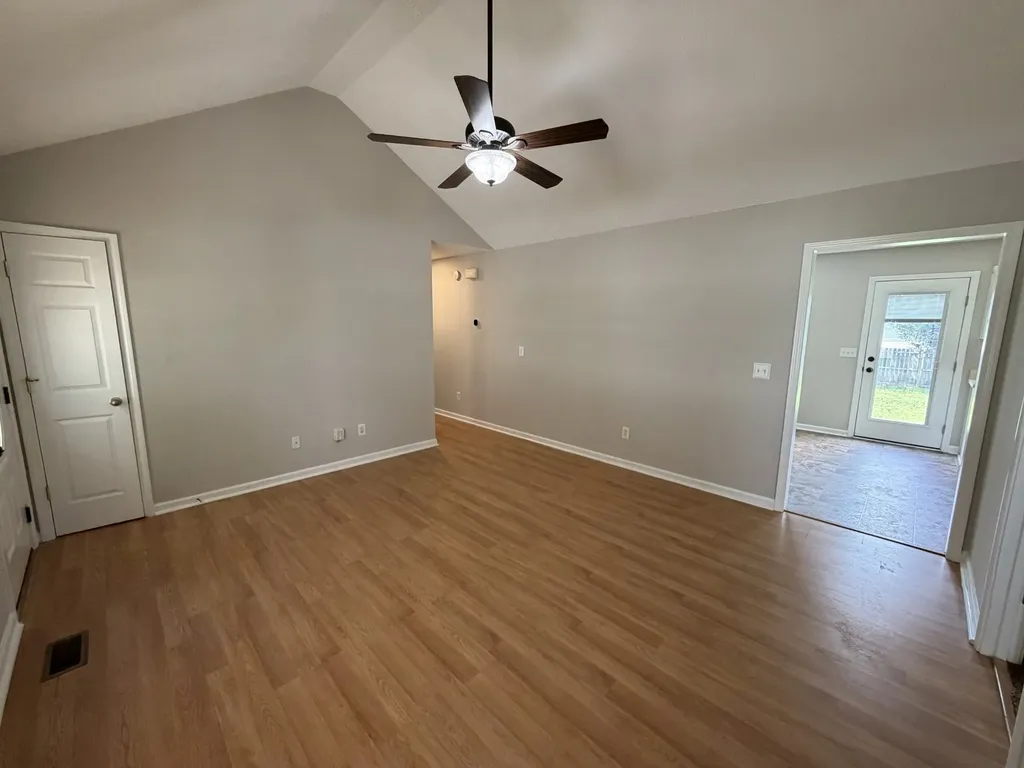 1976 Bishop Avenue Murfreesboro TN 37127