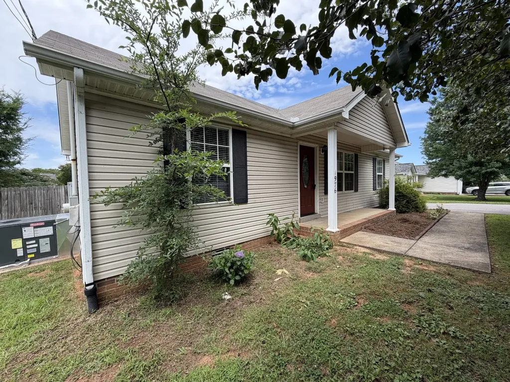 1976 Bishop Avenue Murfreesboro TN 37127