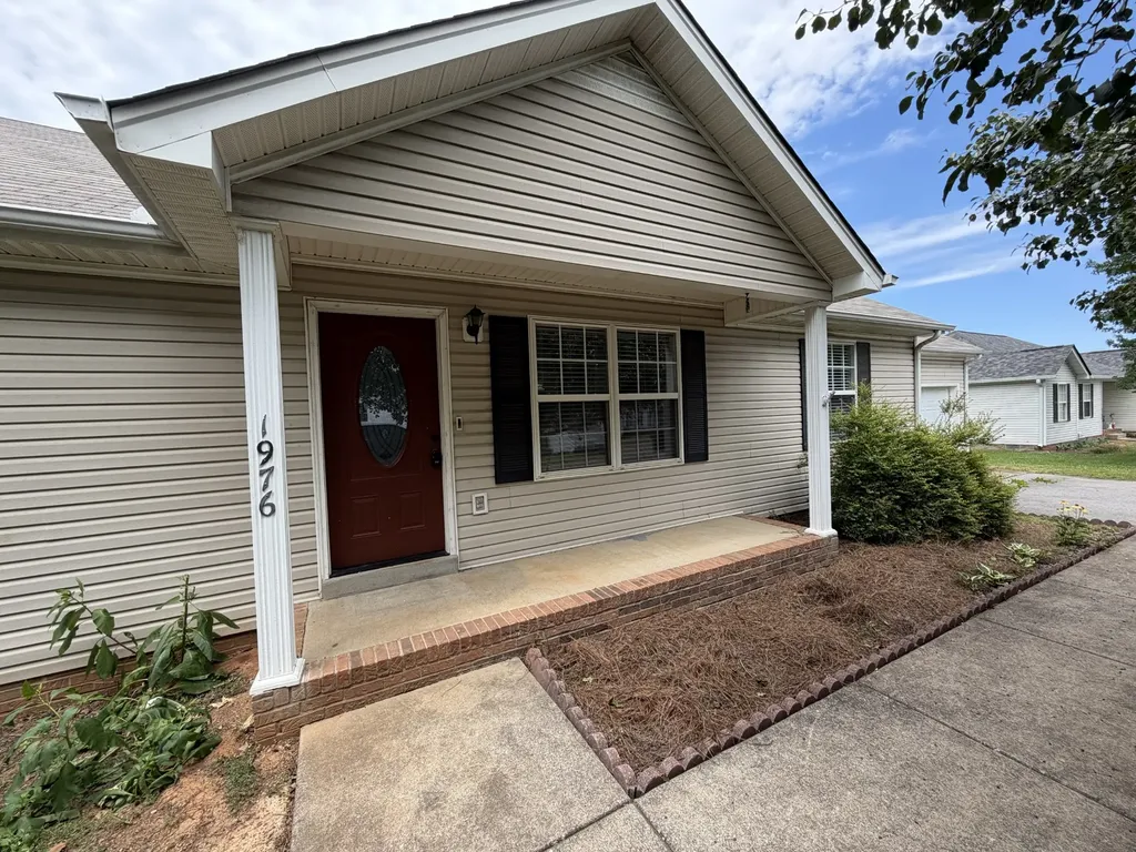 1976 Bishop Avenue Murfreesboro TN 37127
