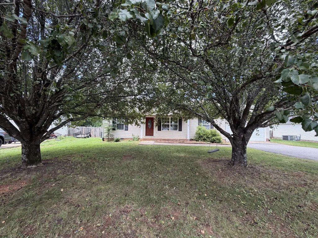 1976 Bishop Avenue Murfreesboro TN 37127