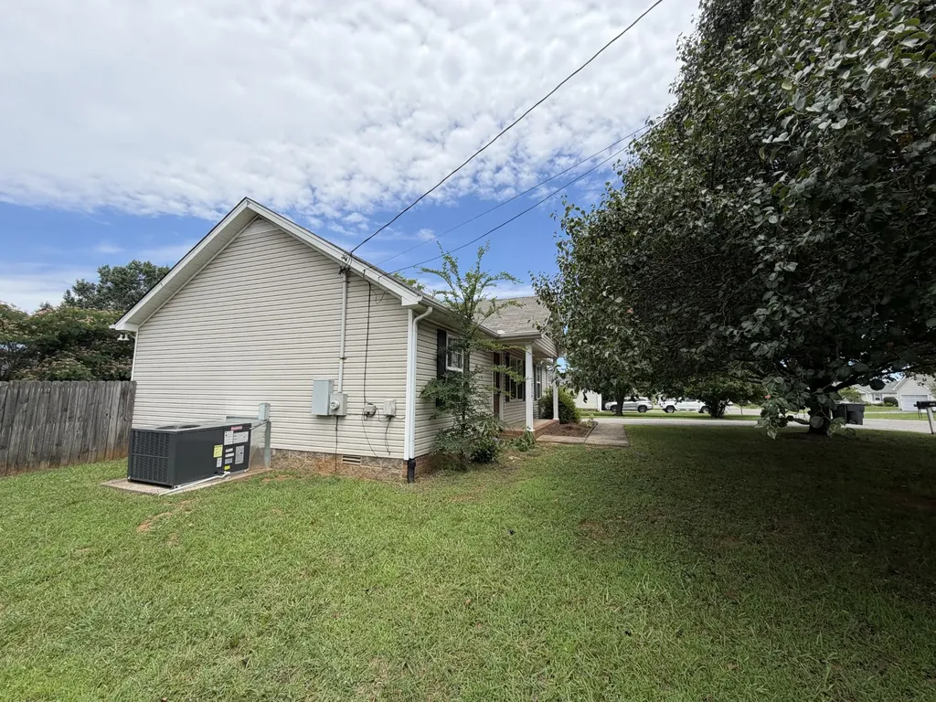 1976 Bishop Avenue Murfreesboro TN 37127