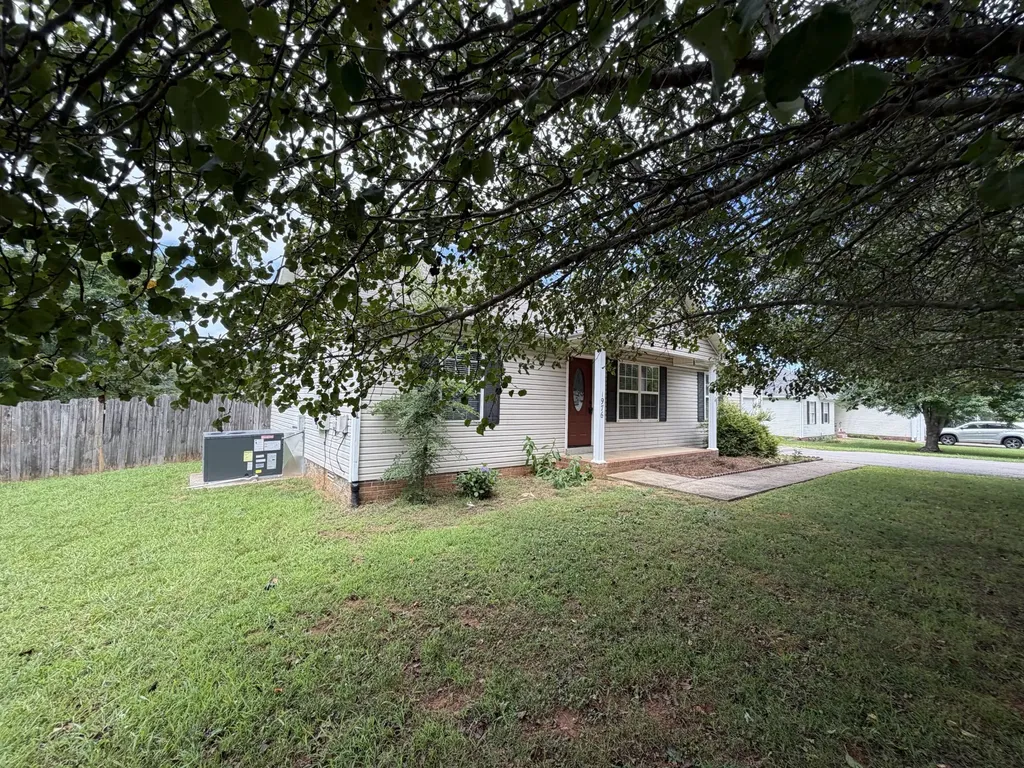 1976 Bishop Avenue Murfreesboro TN 37127