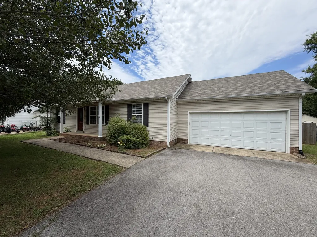 1976 Bishop Avenue Murfreesboro TN 37127