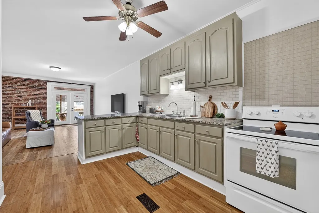 206 Main Ave, N Fayetteville TN 37334