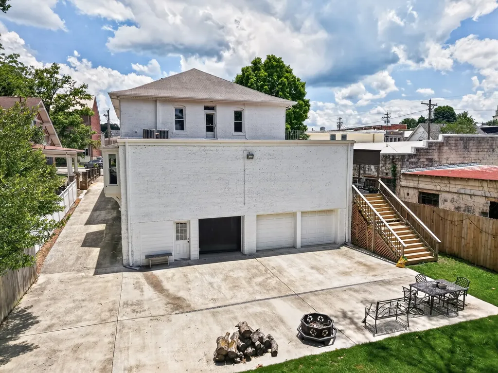 206 Main Ave, N Fayetteville TN 37334