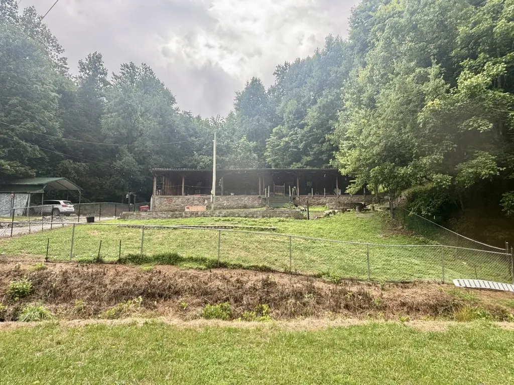 150 Amons Lane Lafayette TN 37083