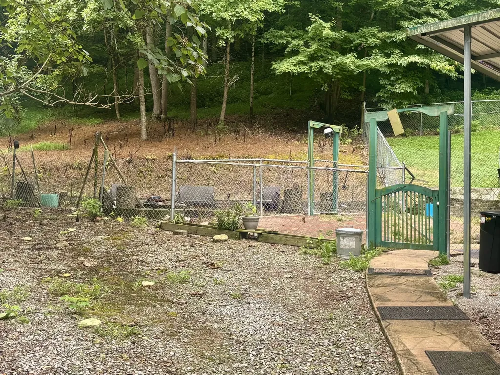 150 Amons Lane Lafayette TN 37083