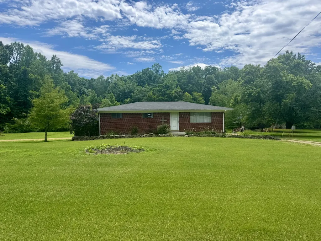1921 Lick Creek Road Linden TN 37096