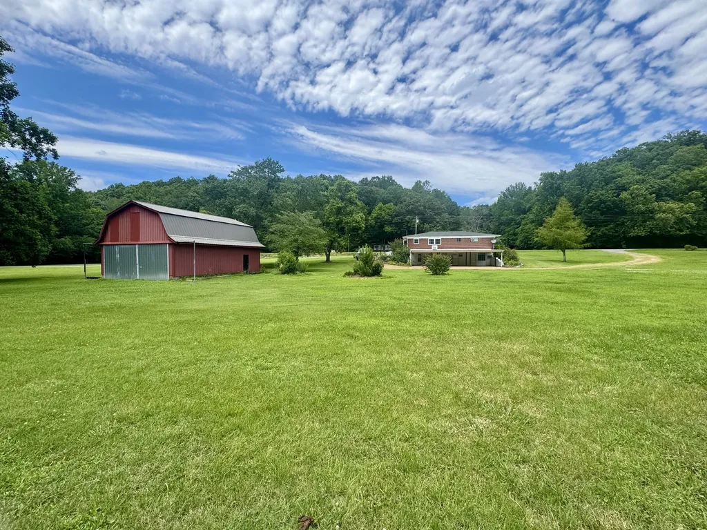 1921 Lick Creek Road Linden TN 37096