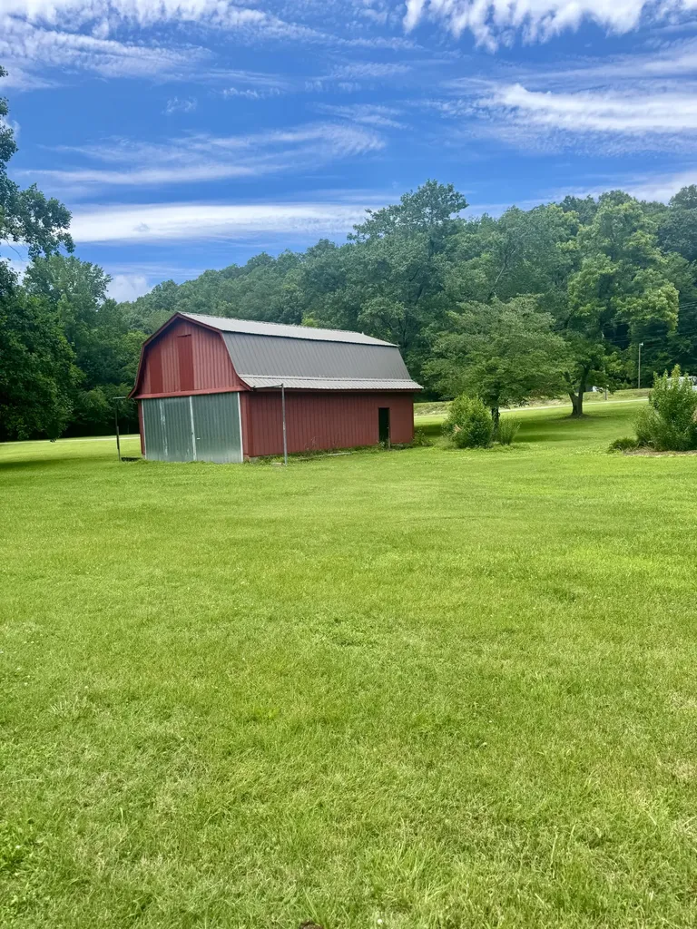 1921 Lick Creek Road Linden TN 37096