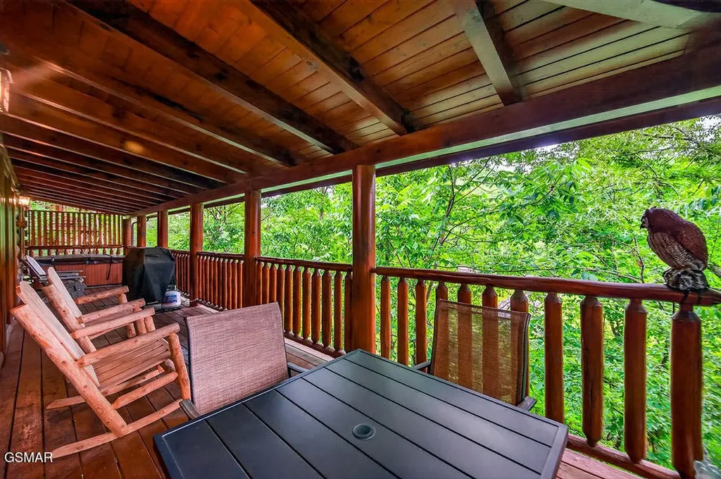 2024 Bear Haven Way Sevierville TN 37876