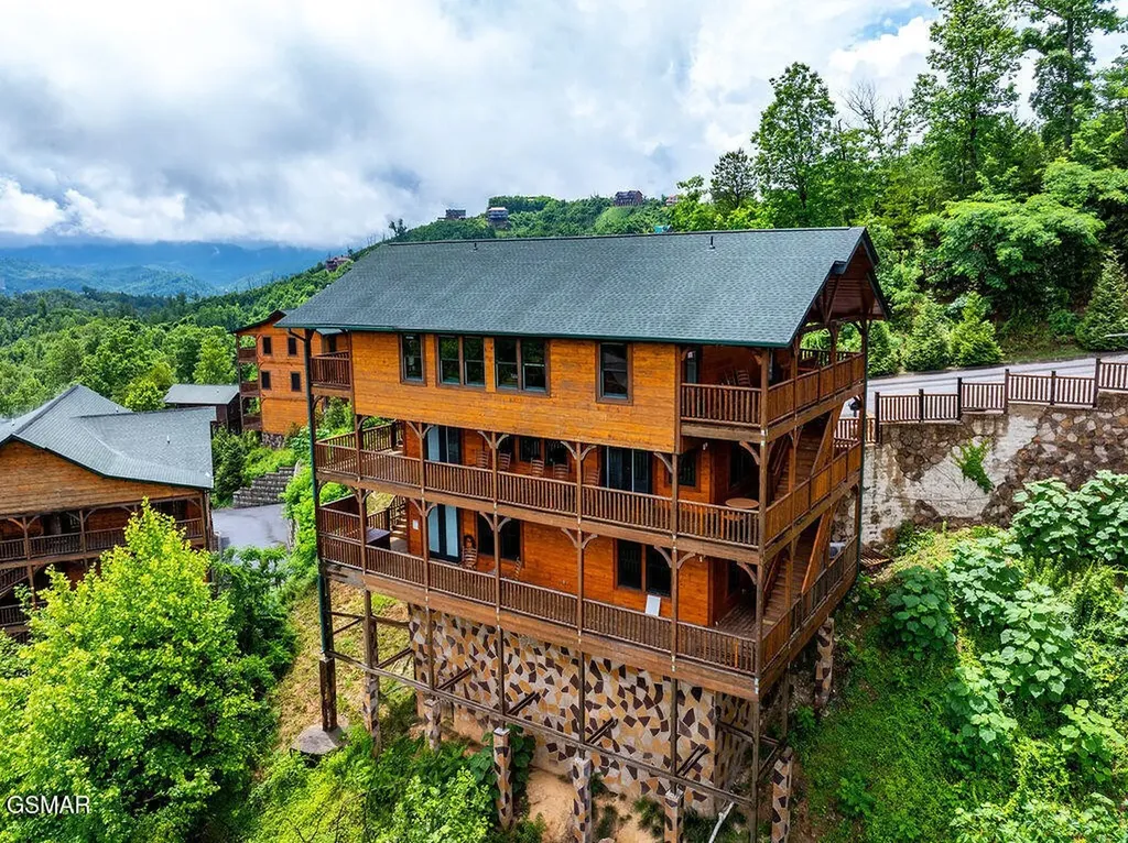 776 Mountain Stream Way Gatlinburg TN 37738