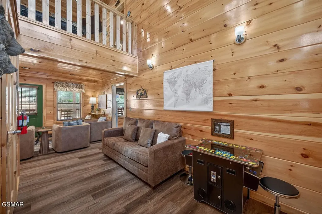 826 String Run Way Pigeon Forge TN 37863