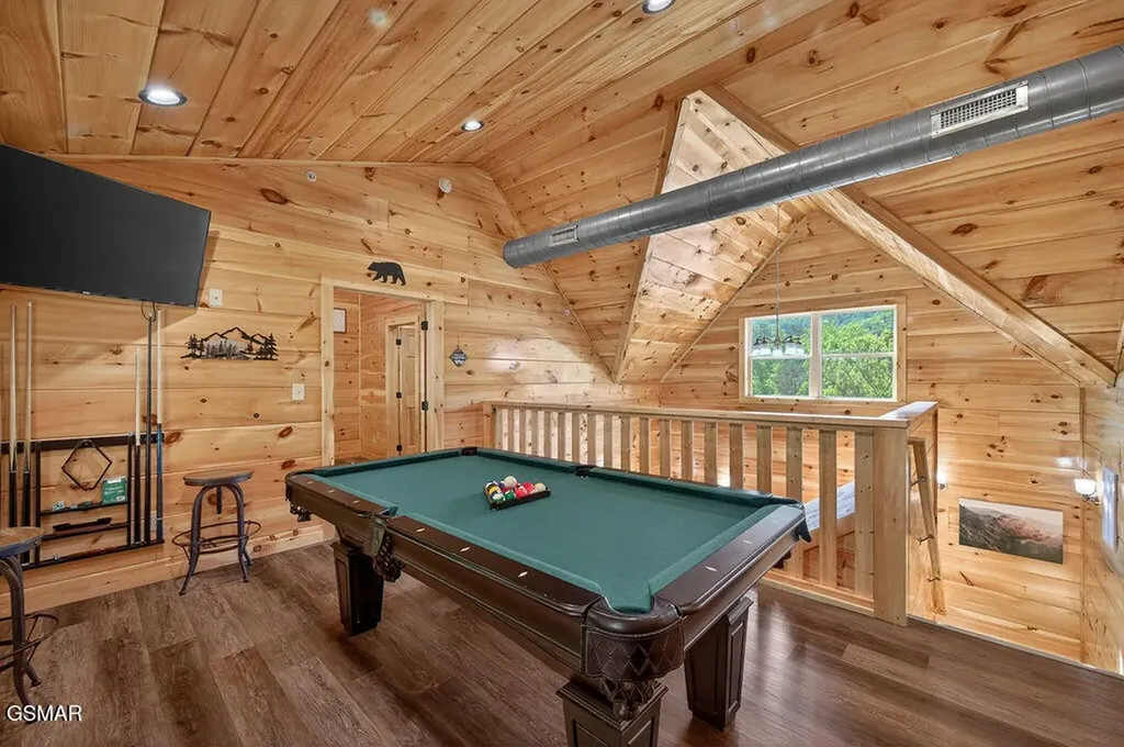 826 String Run Way Pigeon Forge TN 37863