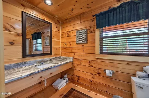 826 String Run Way Pigeon Forge TN 37863