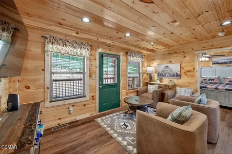 826 String Run Way Pigeon Forge TN 37863