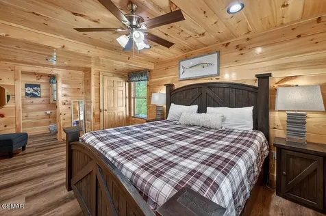 826 String Run Way Pigeon Forge TN 37863
