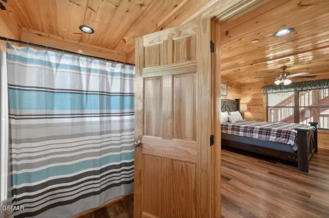 826 String Run Way Pigeon Forge TN 37863