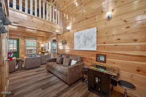 826 String Run Way Pigeon Forge TN 37863