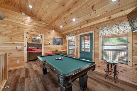 826 String Run Way Pigeon Forge TN 37863