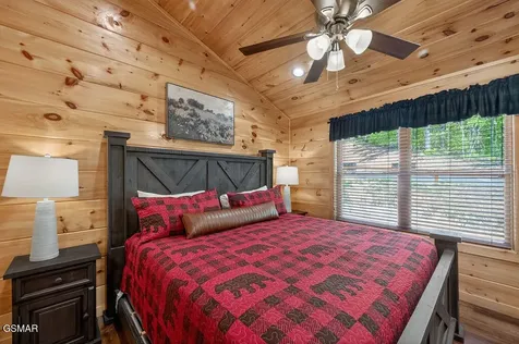 826 String Run Way Pigeon Forge TN 37863