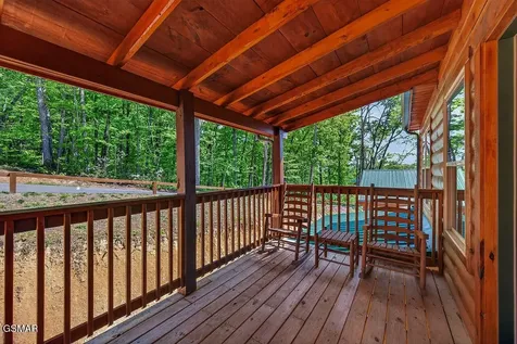 826 String Run Way Pigeon Forge TN 37863
