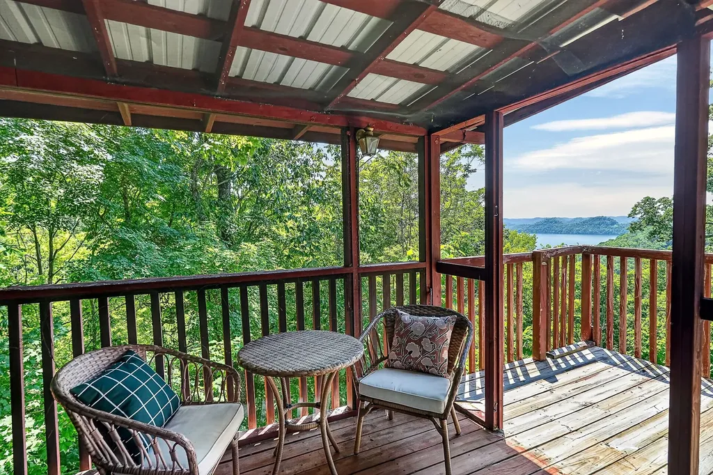 241 Nautilus Point Silver Point TN 38582