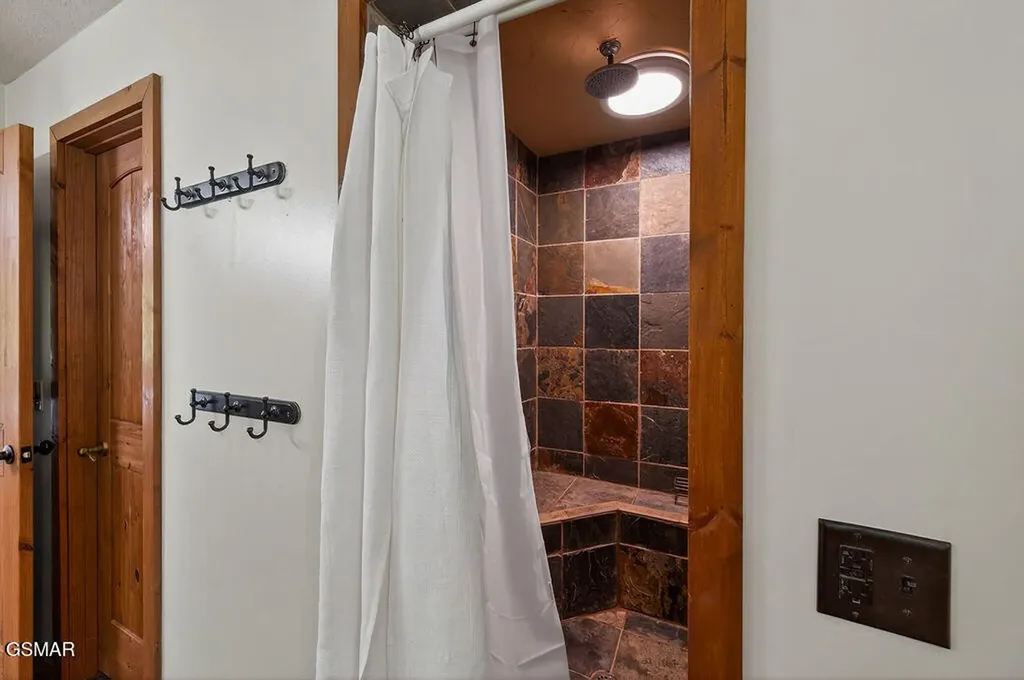 967 Scenic Trail Gatlinburg TN 37738