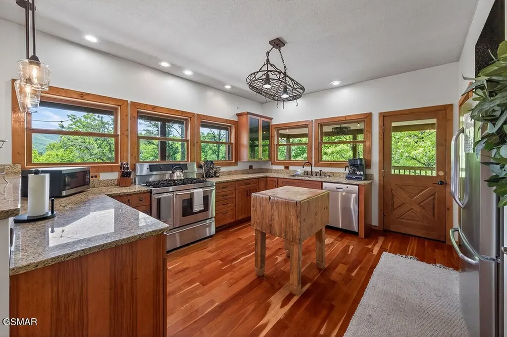 967 Scenic Trail Gatlinburg TN 37738