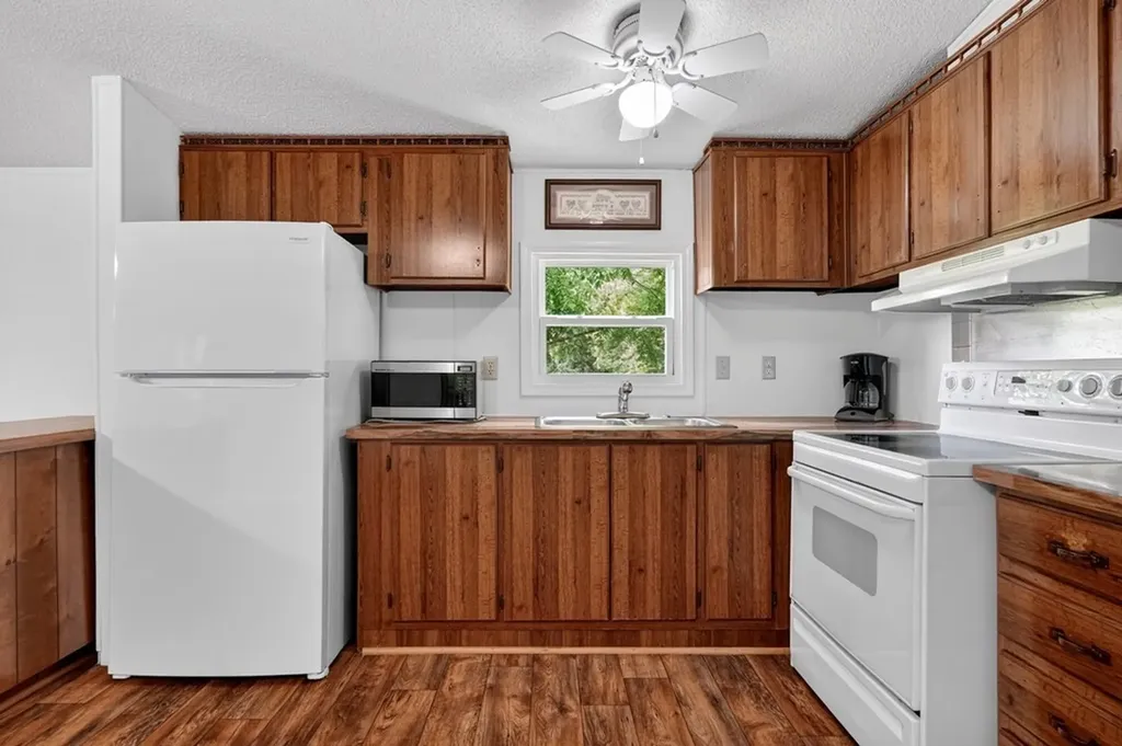 278 Aaron Pennington Lane Celina TN 38551